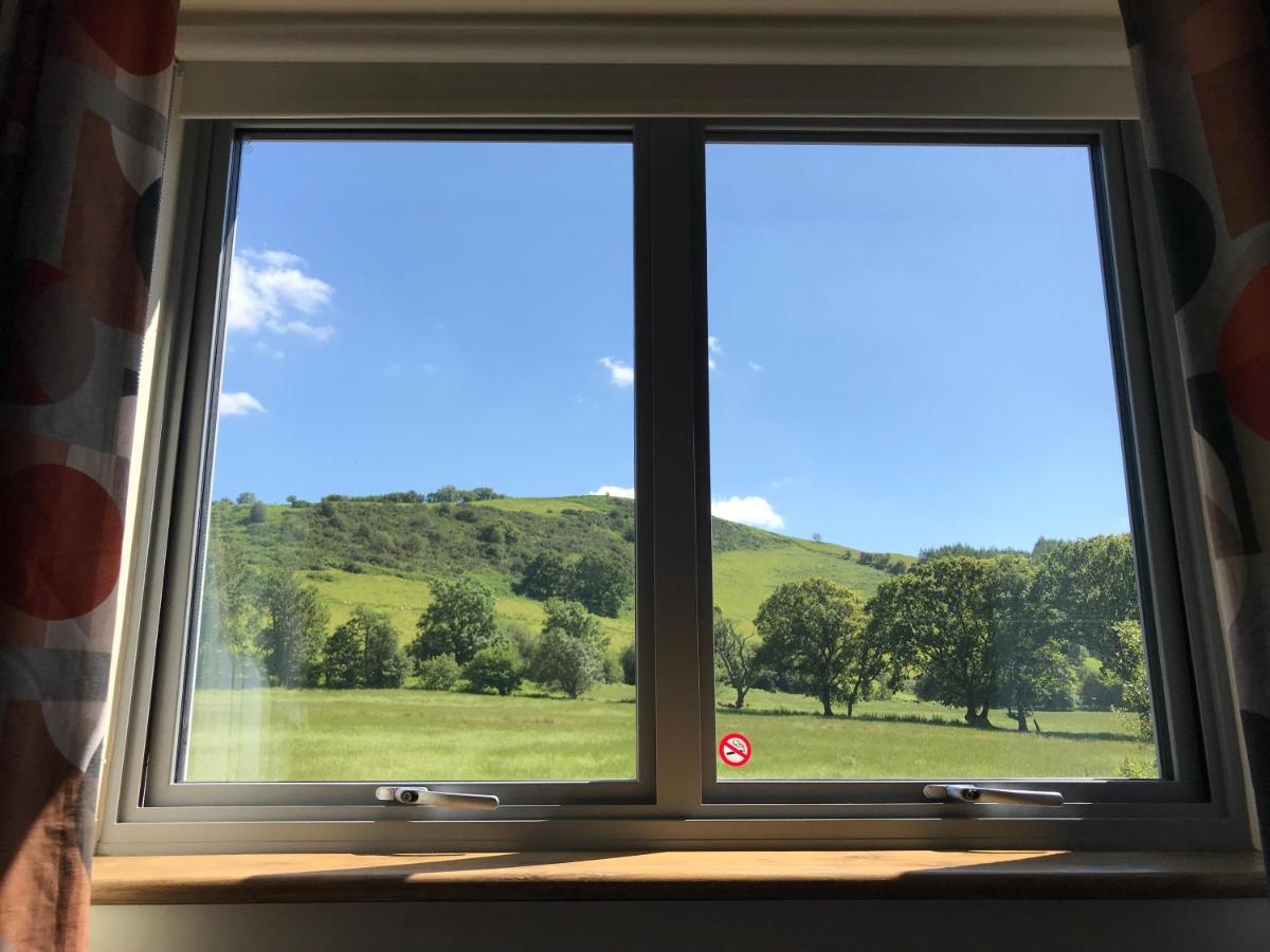 Moelfre B&B Макънтлет Екстериор снимка
